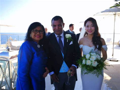 tony fernandes wife chloe kim|who is tony fernandes wife.